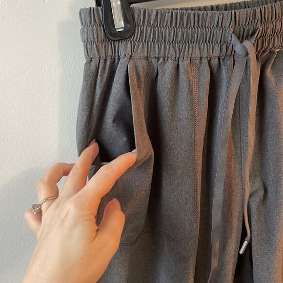 EUC TNA Aritzia Gray Joggers Small - Picture 6 of 9